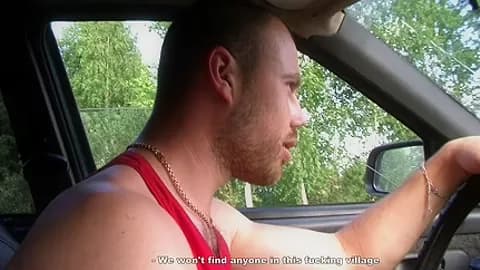Hawt whore sucks in car