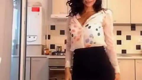 Indian babe plays and squirts on cam