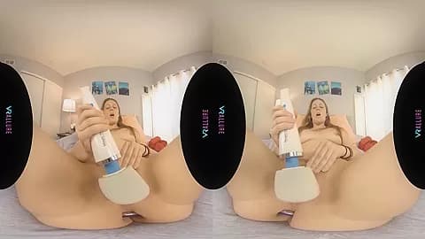 Febby Likes To Show Off Her Curves! - Virtual Reality