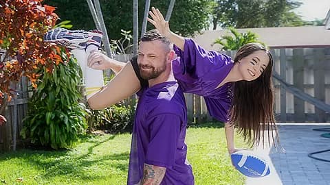 Freya von Doom & Sergeant Miles in Freya's Halftime Blow - ExxxtraSmall