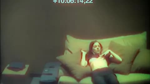 Watch this solo slut finger fucking her pussy