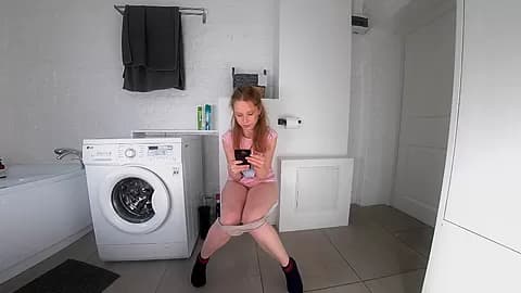 Kendra Morning Pee And Shower - PlushiesVR