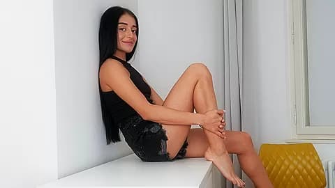 Petite Bombshell - Ara Mix - Nubiles