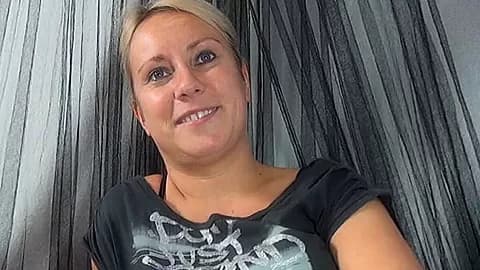 Pussyshow... Christina - Blonde Amateur Solo Model Toying Pussy