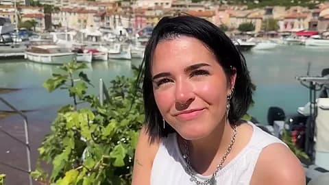 Ashley goes exploring with Marie... - Jacquie et Michel TV