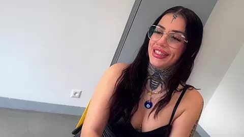 100% anal, Alyson's funny challenge! - Jacquie et Michel TV