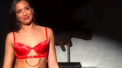 Miss Alice Wild, 25-year-old luminous beauty! - Jacquie et Michel TV