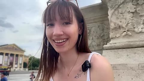 Chloe can't resist for long - Jacquie et Michel TV