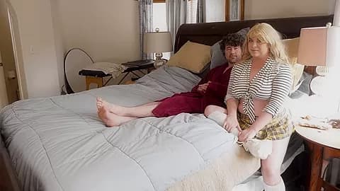 Big Booty Pawg Stepdaughter Lets Stepdad Put It In Before Class