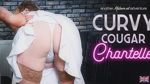 Masturbating British Curvy Cougar Chantelle With Her Big Ass Loves To Get Wet